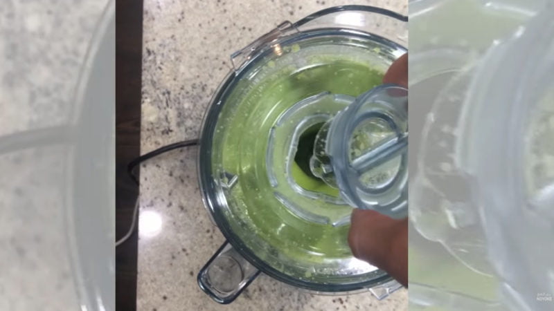 The lid is clear so we can see what's happening inside the blender while you are blending