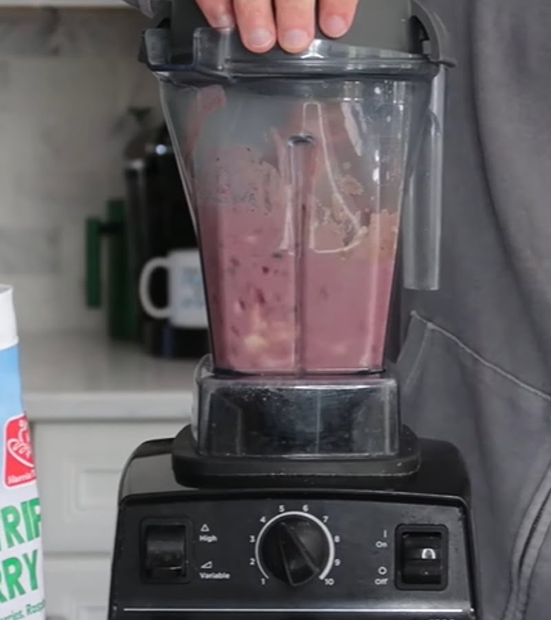 The blade from Vitamix 5200 is better quality